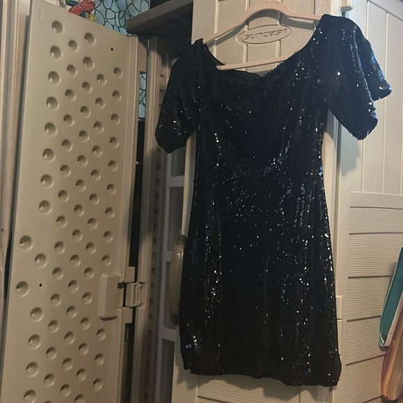 Black Sequence Bell Cap Sleeve Cocktail Dress 
Size M
Like New Condition - Picture 1 of 4